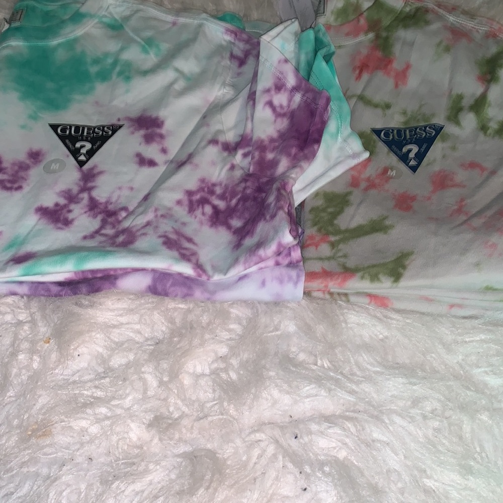 Guess Tees - Picture 7 of 7